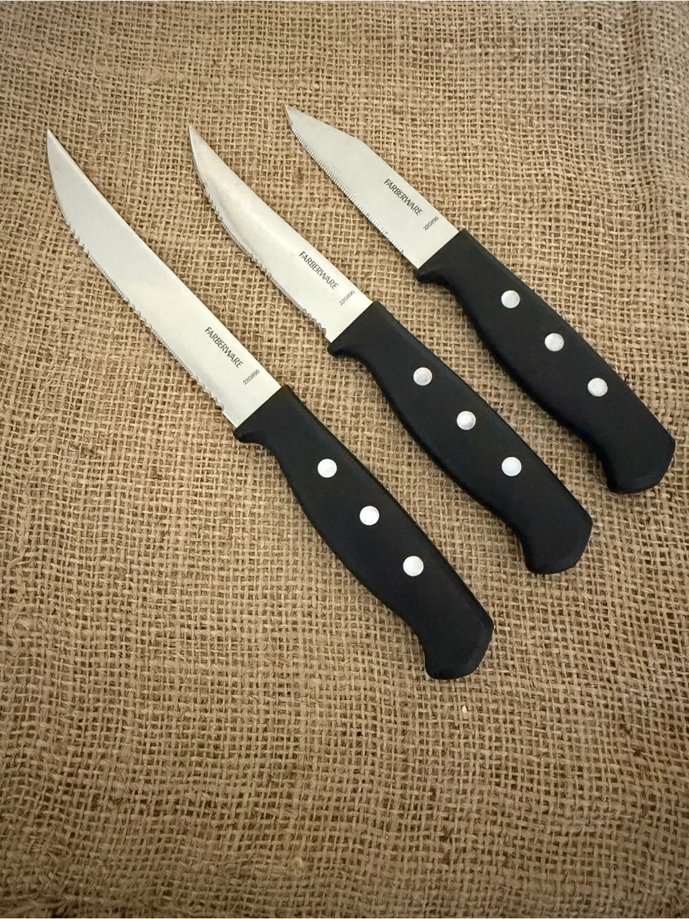3️⃣ Farberware Black-Handled Kitchen Utility Knives 🔪